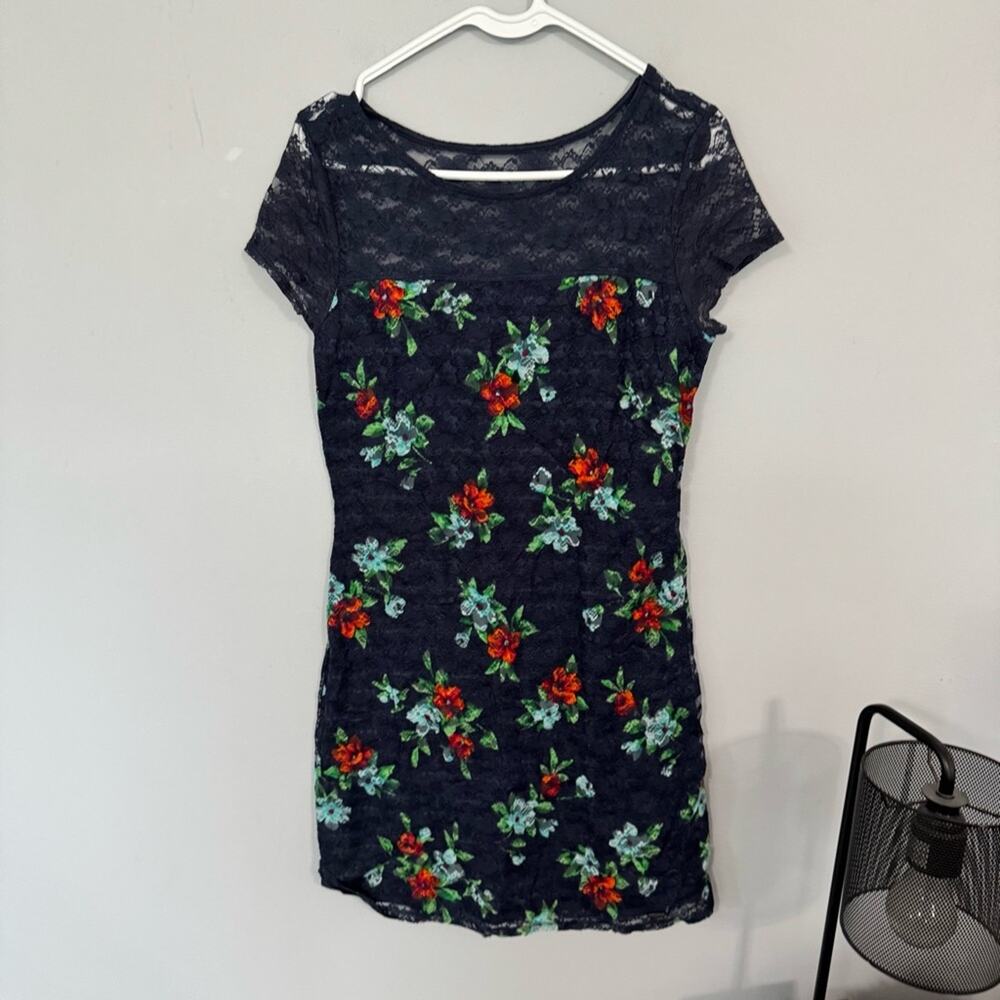 Hollister Navy Floral Lace Mini Dress Women’s Size Large Short Sleeves Lined
